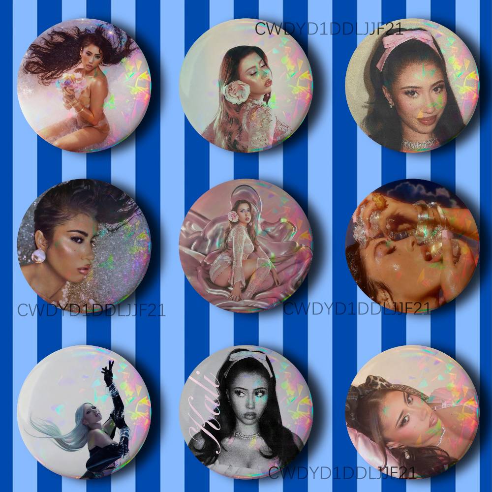 Collectible Vintage Brooches - Broche Vintage de Anime K-Kali U-Uchis,