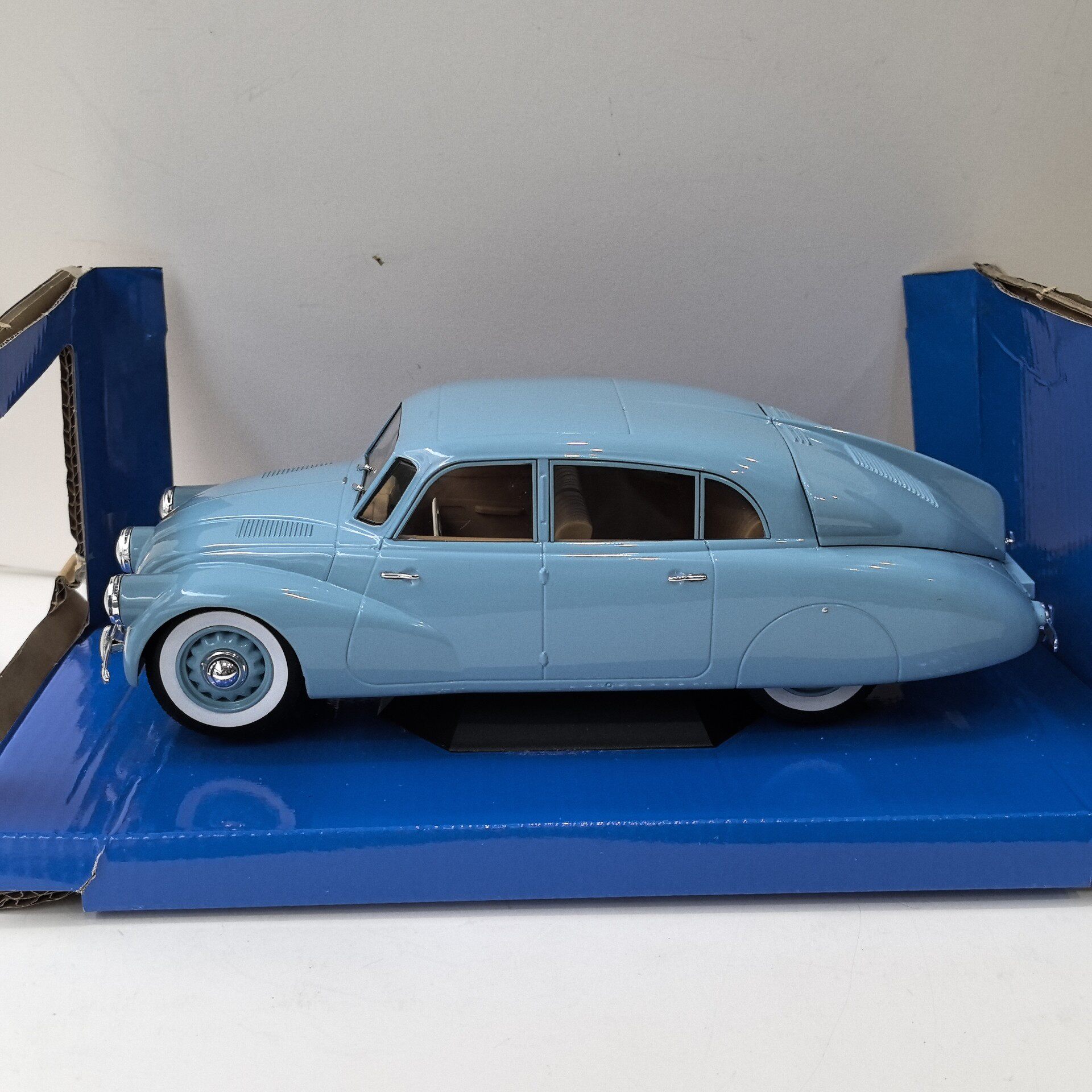 MCG Diecast Escala 1/18 TATRA  - Vintage Collectible & Vintage Dolls avaliação e preço