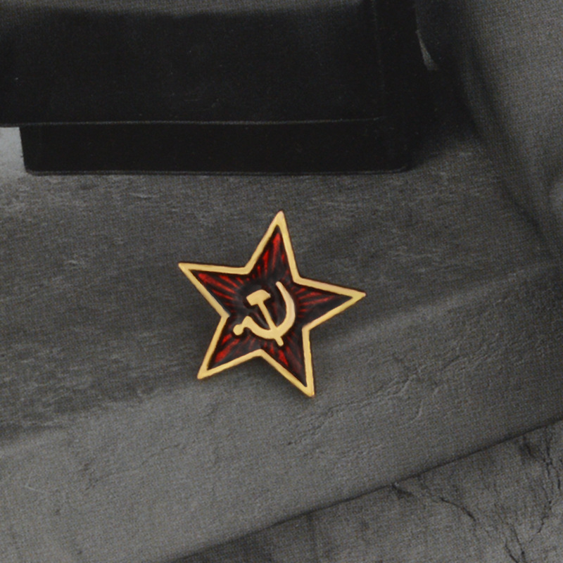 Insignia de estrela vermelha d - Collectible Vintage Brooches avaliação e preço