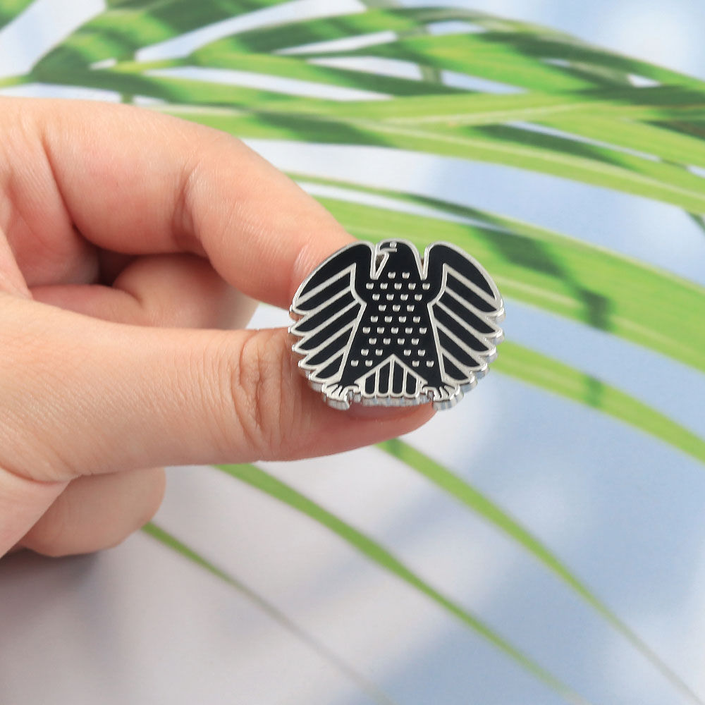 Broche Alemão Federal Black Ha - Collectible Vintage Brooches avaliação e preço