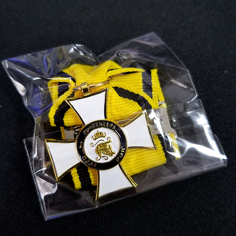 Clássico cruz medalha réplica  - Collectible Vintage Brooches avaliação e preço